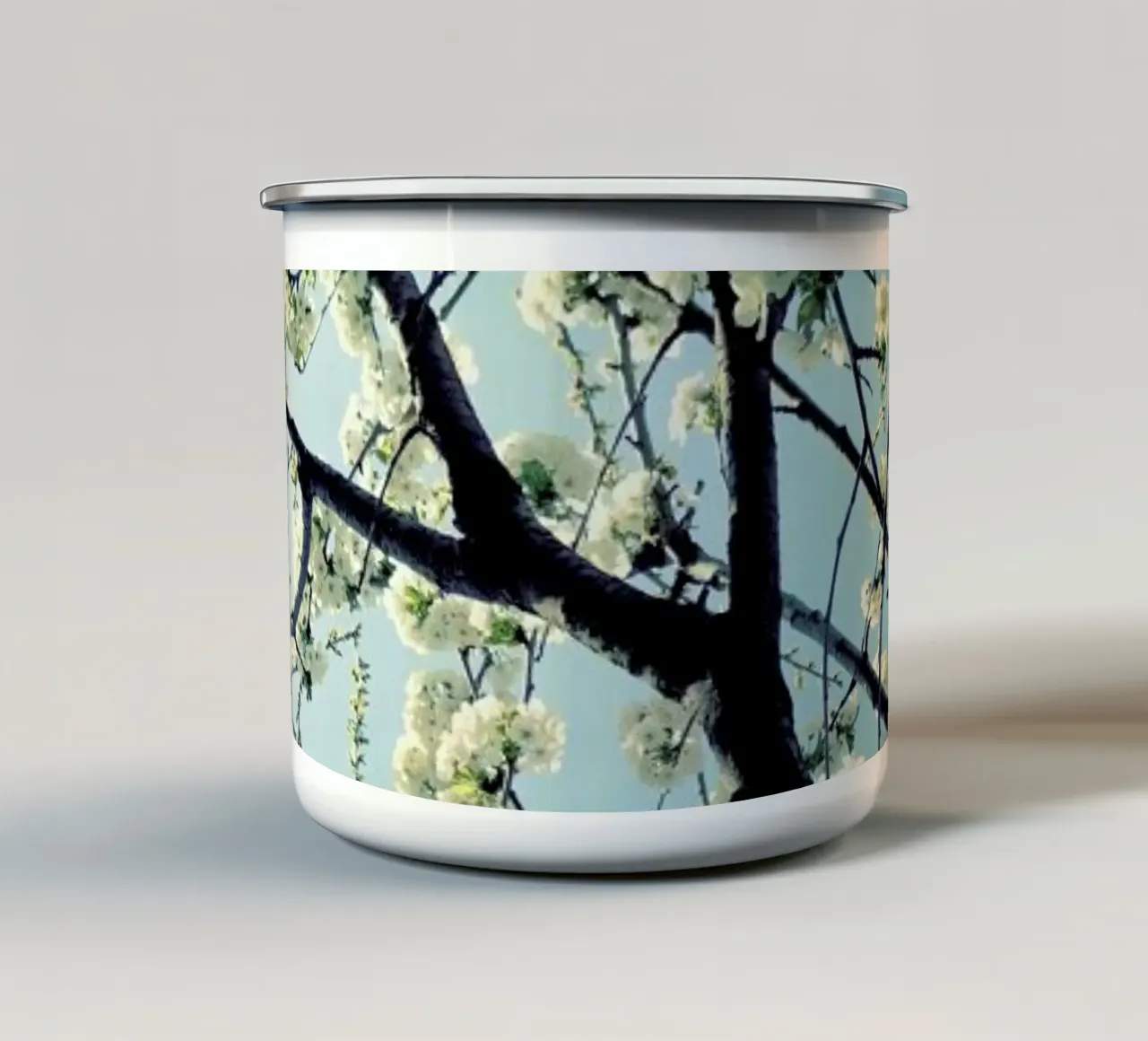 Under The Cherry Tree Emaille Tasse von Angelo Cerantola
