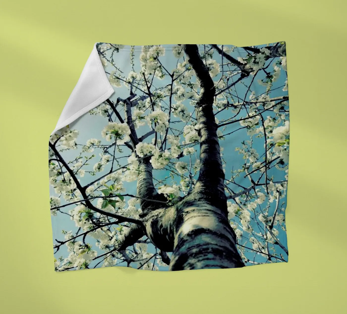 Under The Cherry Tree fleecedeken van Angelo Cerantola