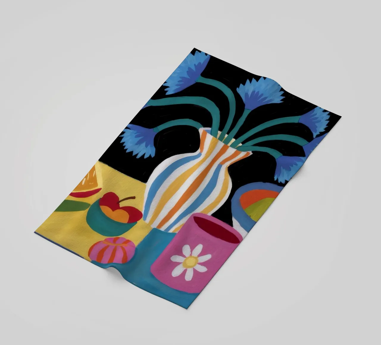 Lebendiges Stillleben Strandtuch von Ivory Frame