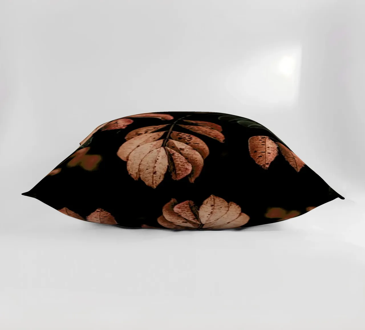 Light In Darkness cuscino da Ingrid Beddoes