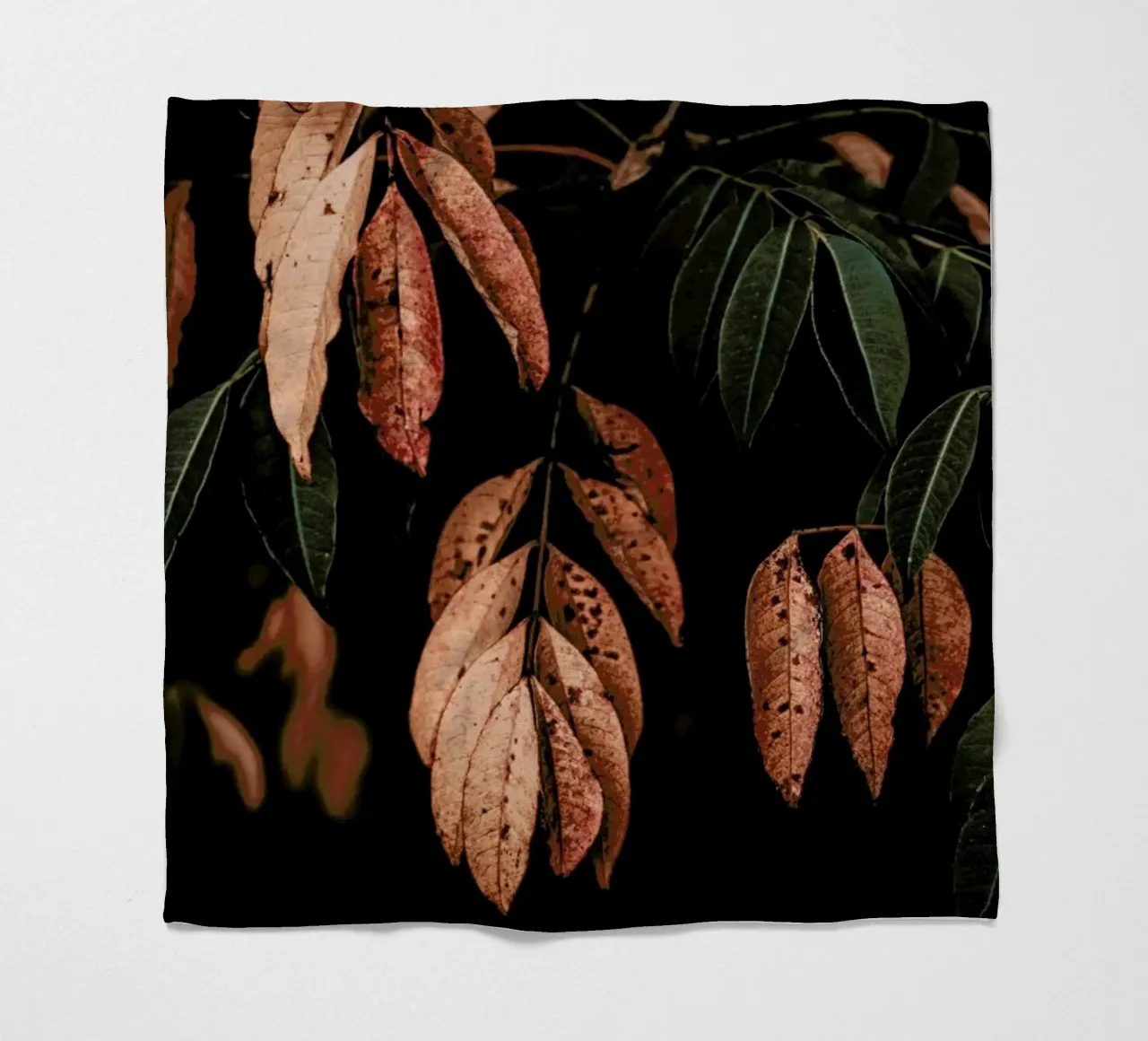 Light In Darkness coperta in pile da Ingrid Beddoes
