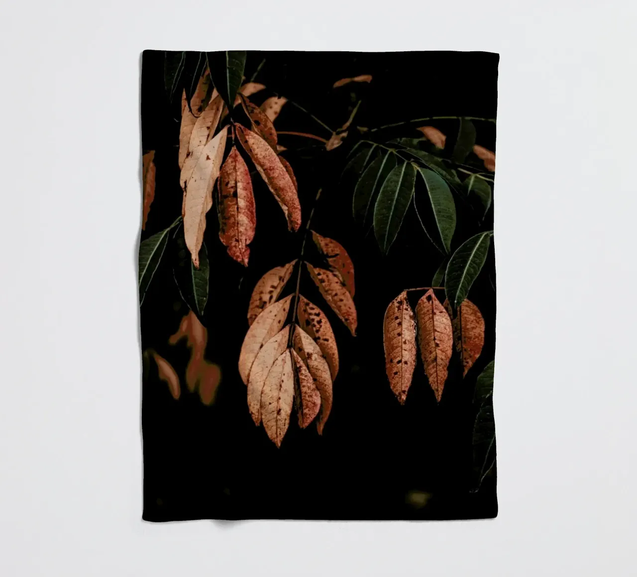 Light In Darkness coperta in pile da Ingrid Beddoes