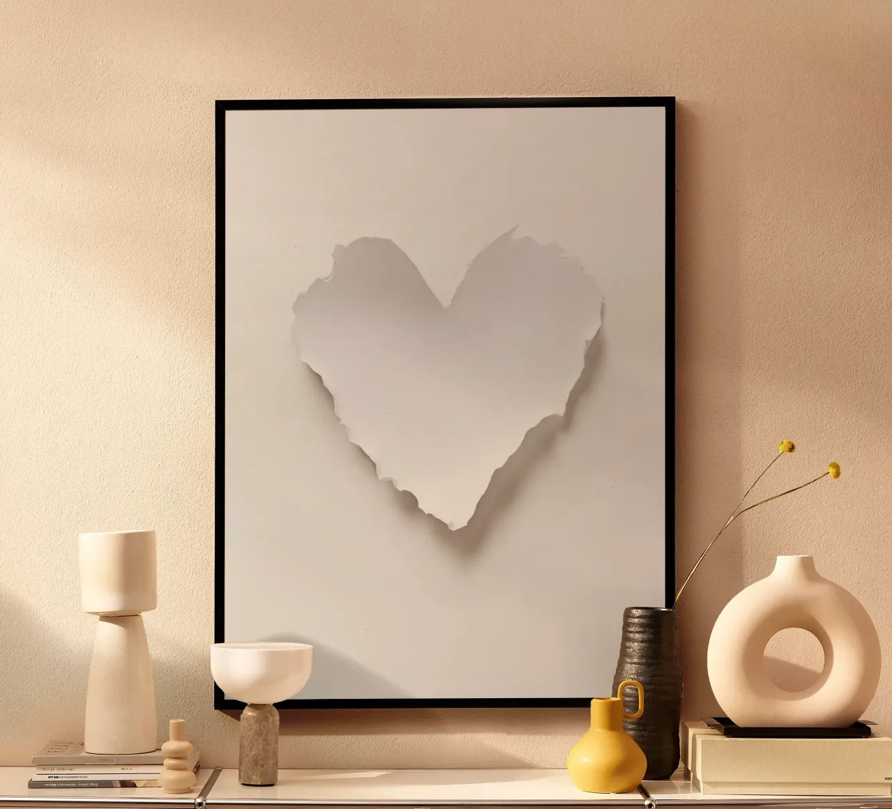 Un cuore fatto di carta | tecnica mista poster con telaio in plastica da Autofocus