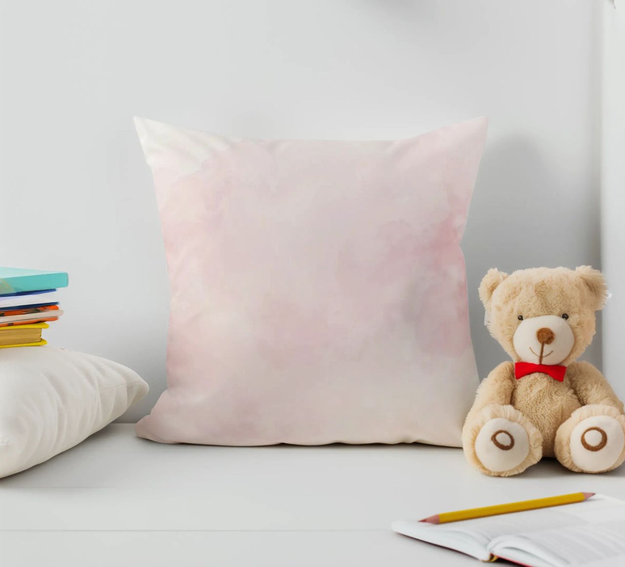 Morbide nuvole pastello creano un'atmosfera serena in un ambiente tranquillo. cuscino da DesignDoodle