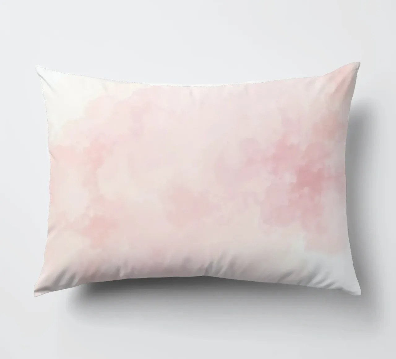 Suaves nubes pastel crean una atmósfera serena en un tranquilo cojín de DesignDoodle