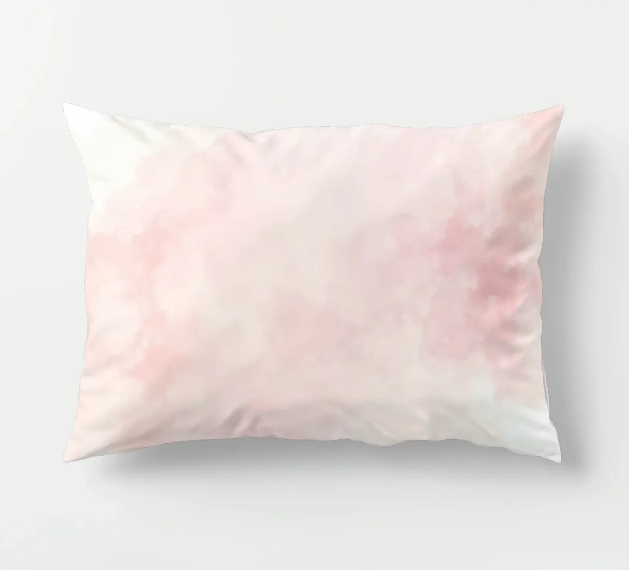 Suaves nubes pastel crean una atmósfera serena en un tranquilo cojín de DesignDoodle