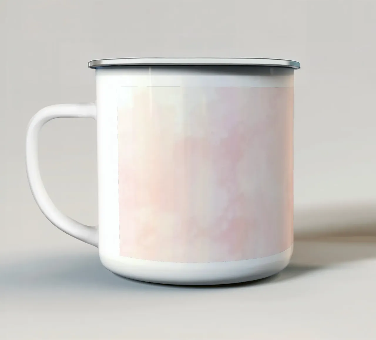 Suaves nubes pastel crean una atmósfera serena en un tranquilo taza de esmalte de DesignDoodle