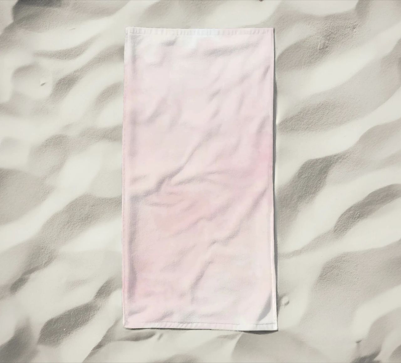 Morbide nuvole pastello creano un'atmosfera serena in un ambiente tranquillo. telo mare da DesignDoodle