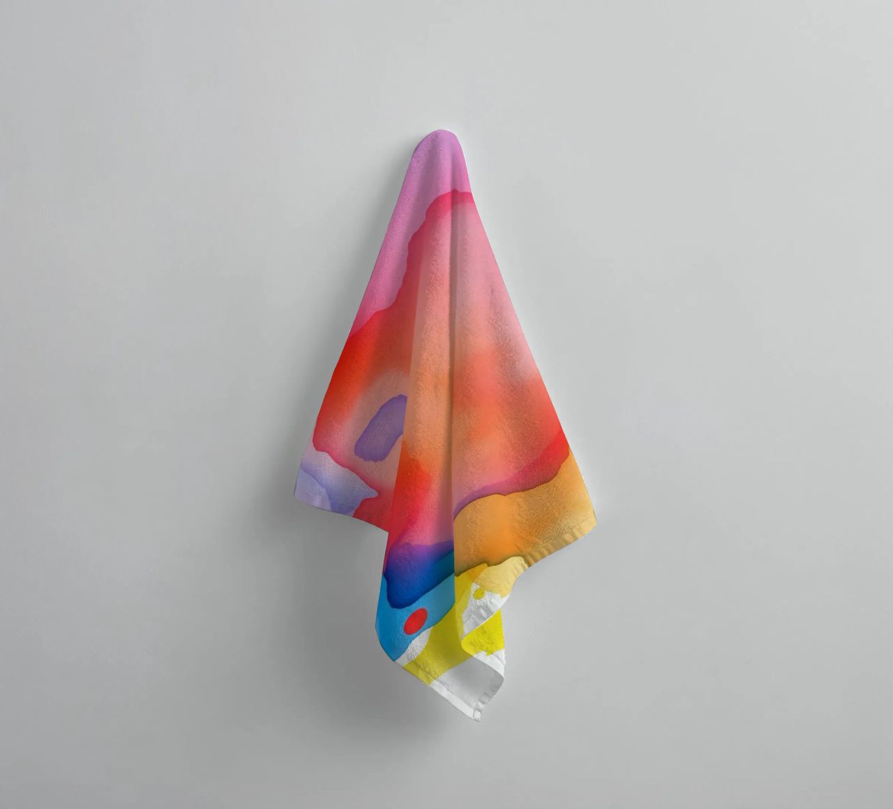 opere d'arte astratte ad acquerello con colori vividi e dinamici asciugamano da bagno da DesignDoodle