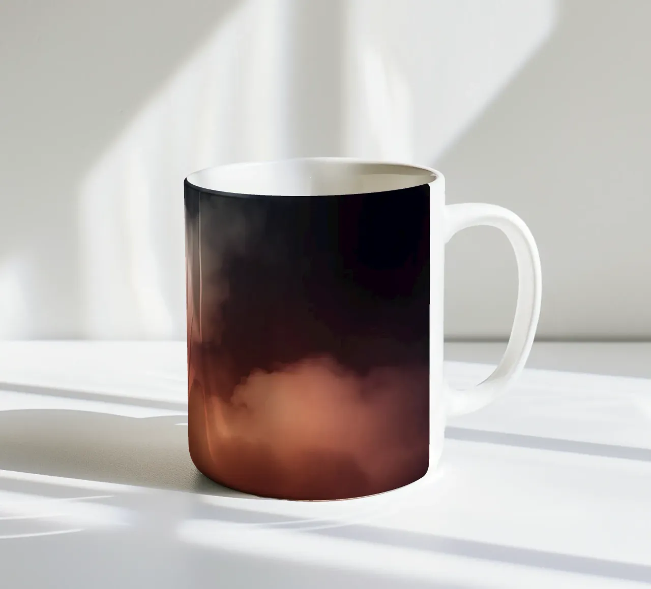 Nuvole colorate turbinano nel cielo notturno atmosfera mistica tazza in ceramica da DesignDoodle