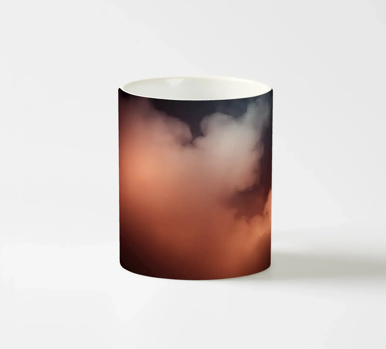 Nuvole colorate turbinano nel cielo notturno atmosfera mistica tazza in ceramica da DesignDoodle