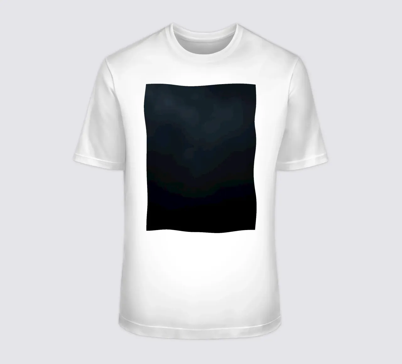 Nuvole scure si addensano su un paesaggio tranquillo mentre si avvicina la notte t-shirt da DesignDoodle