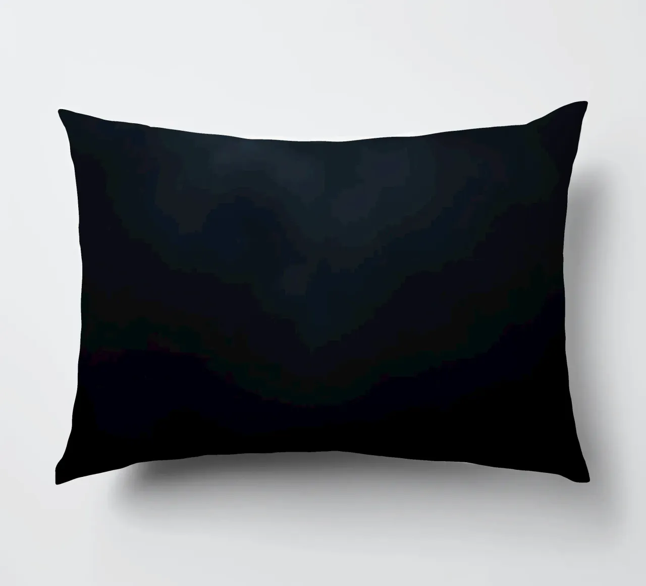 Nuvole scure si addensano su un paesaggio tranquillo mentre si avvicina la notte cuscino da DesignDoodle
