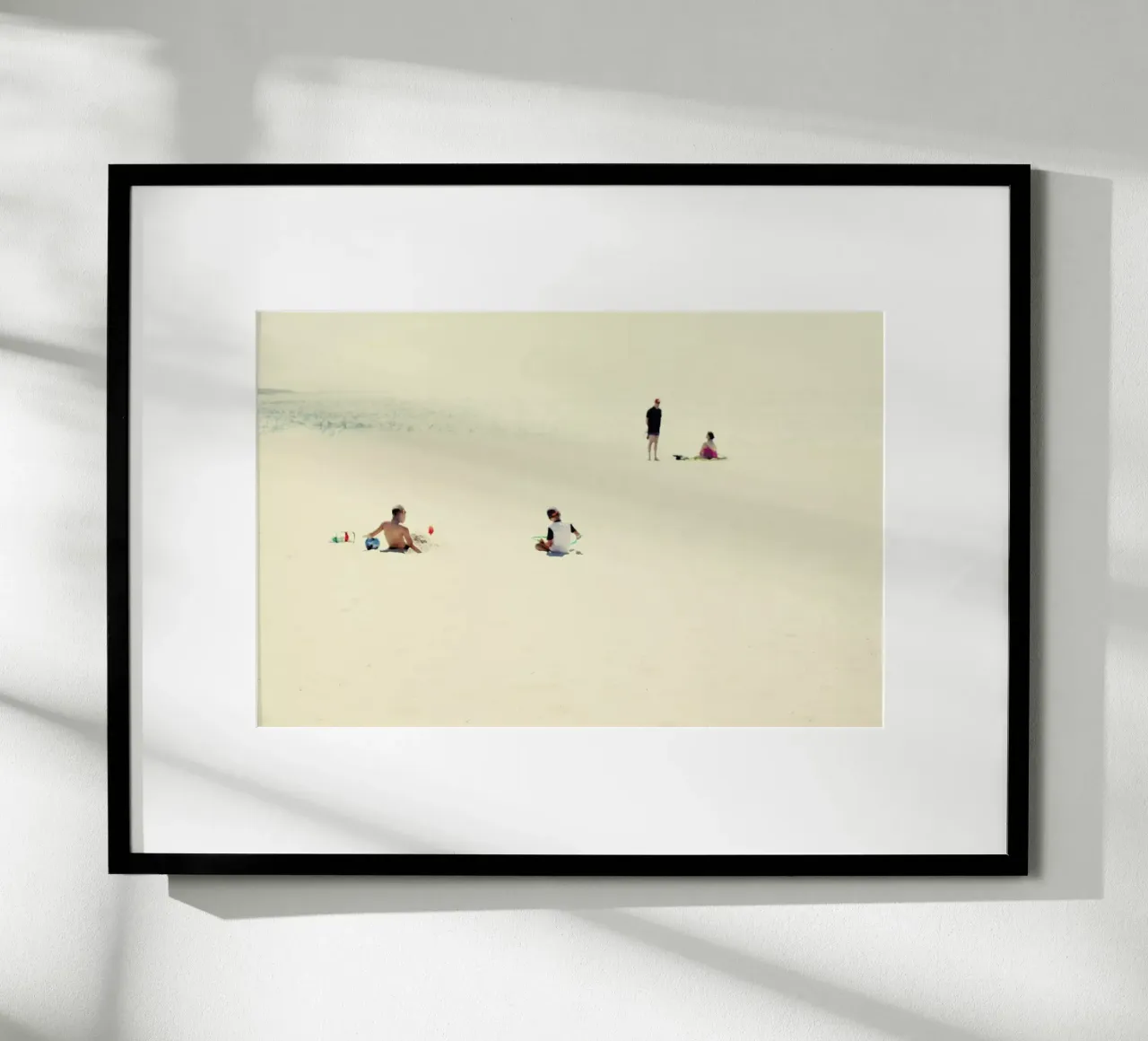 Minimal Beach People poster de Ingrid Beddoes