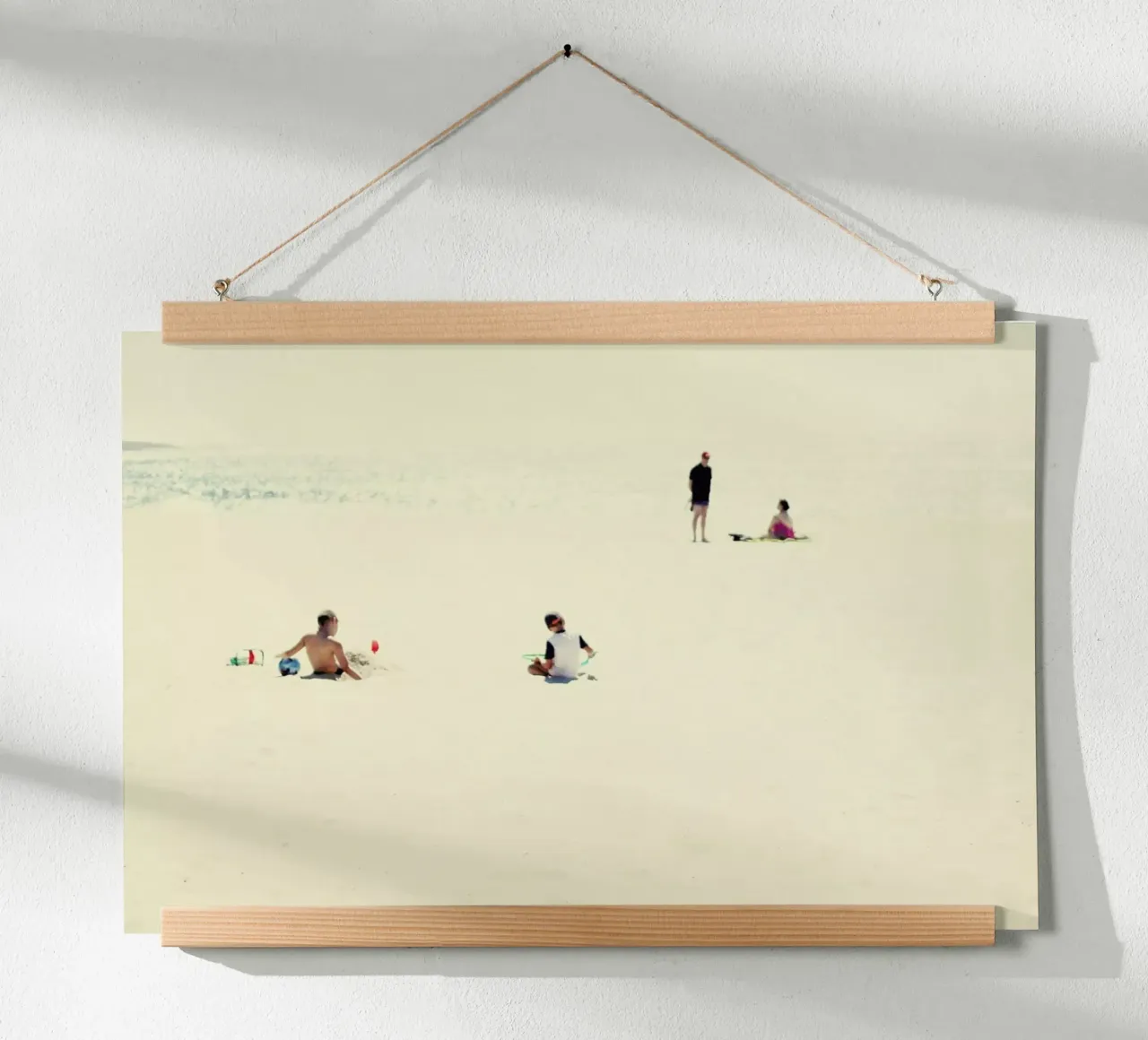 Minimal Beach People poster de Ingrid Beddoes