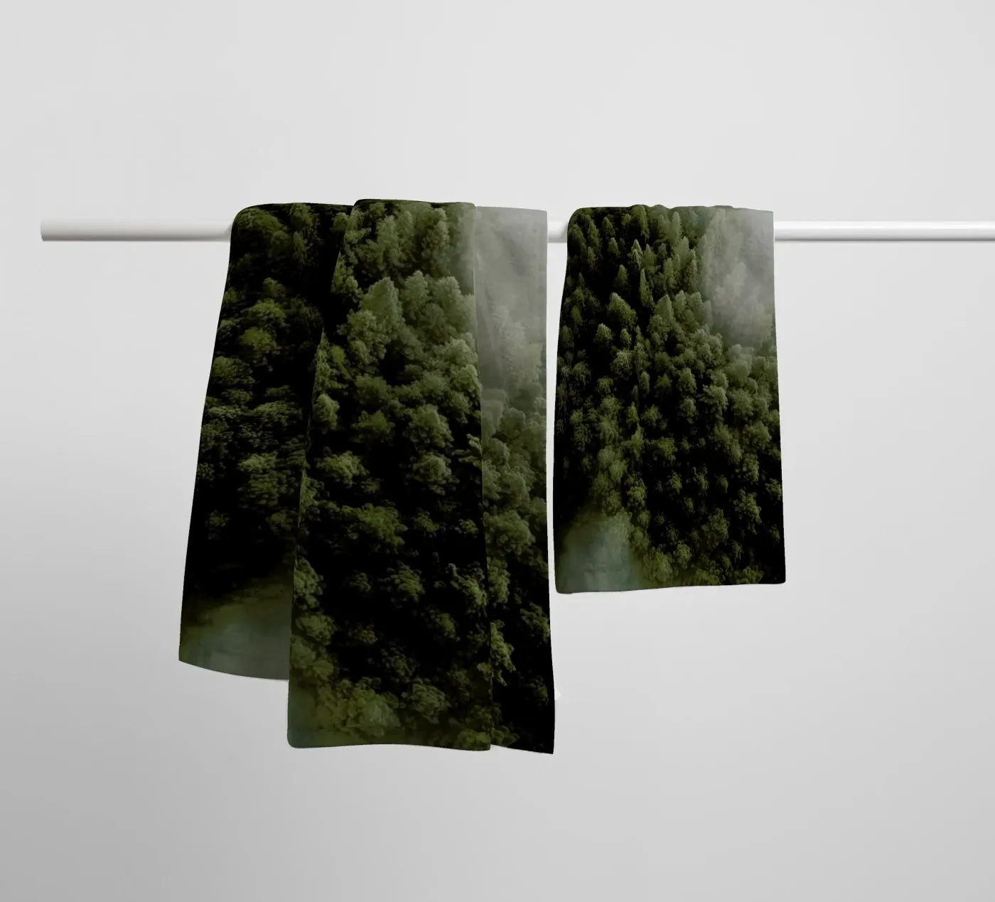 Enchanted Forests badhanddoek van METROPOLIS