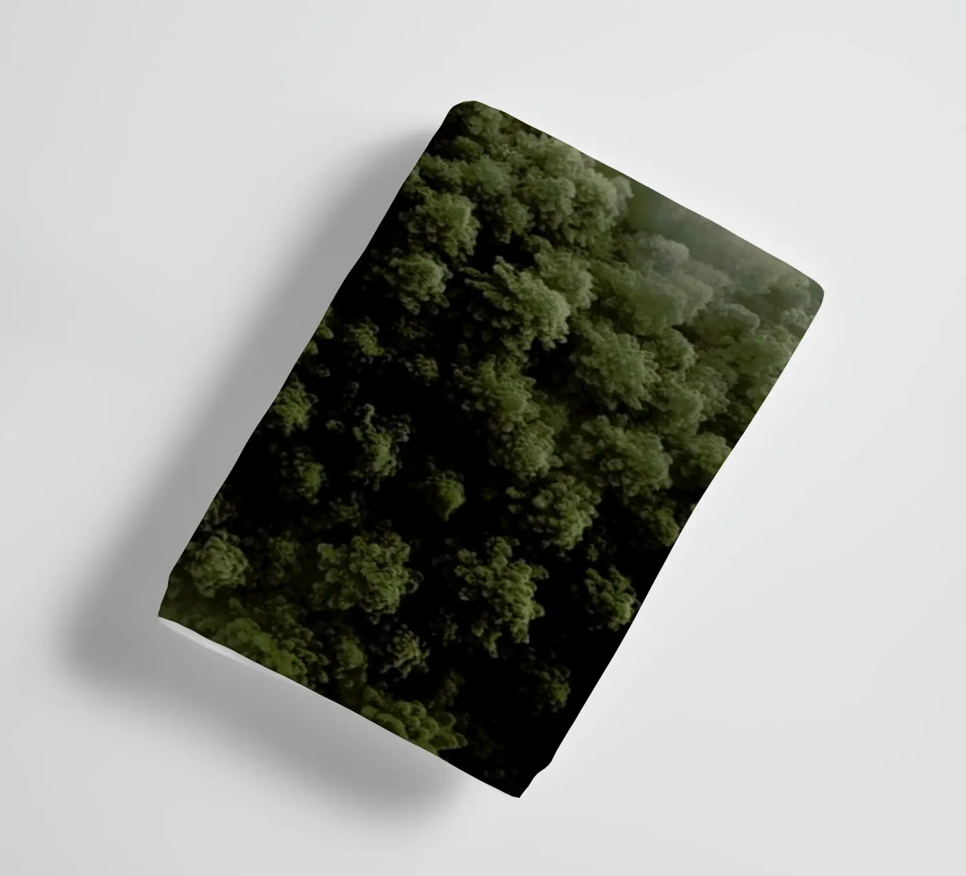 Enchanted Forests badhanddoek van METROPOLIS