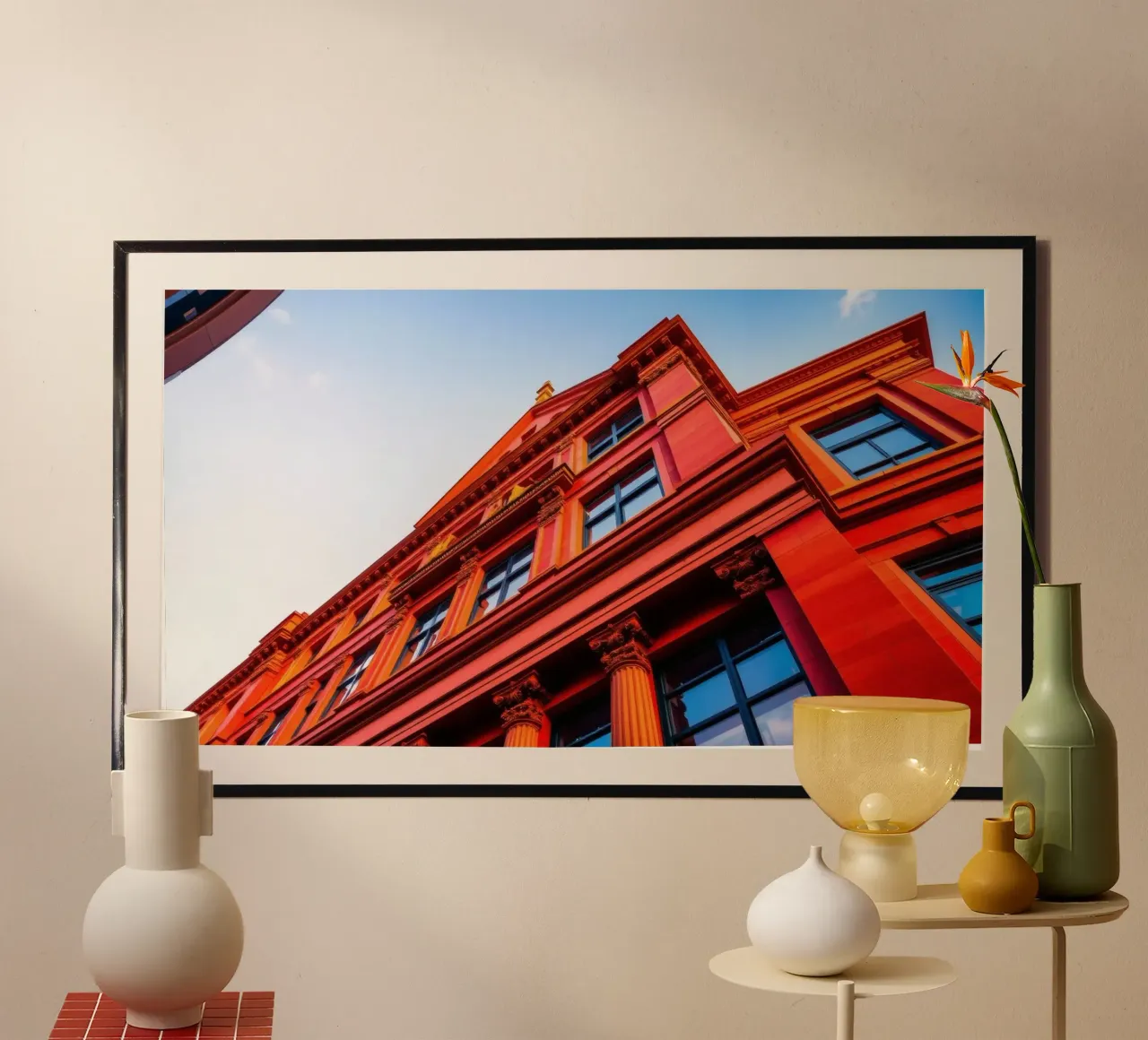 edificio storico illuminato dalla luce del sole in un cielo limpido e azzurro poster da DesignDoodle