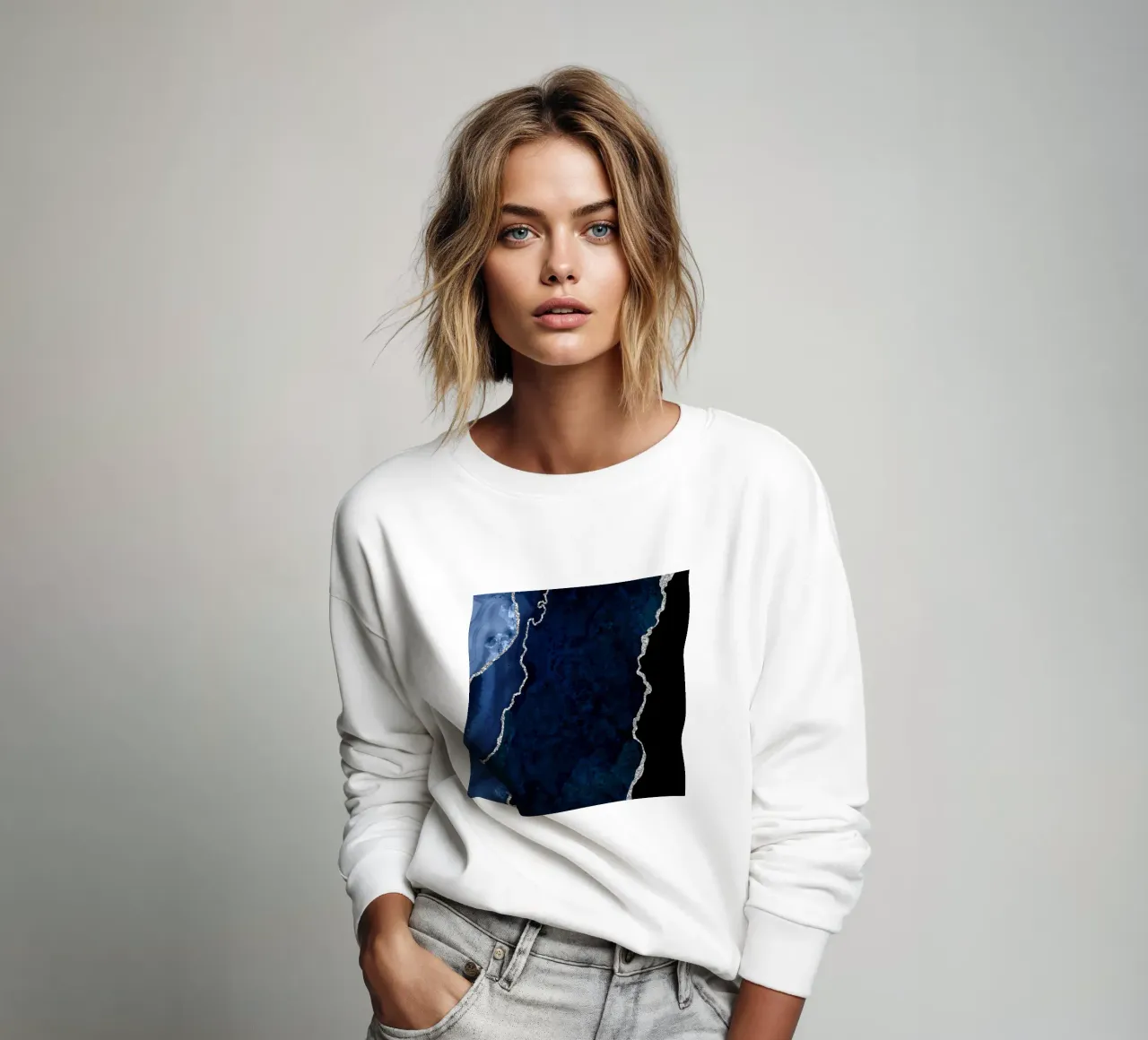 Marineblau & Silber Achat Textur 01 Sweatshirt von Gemstone Textures