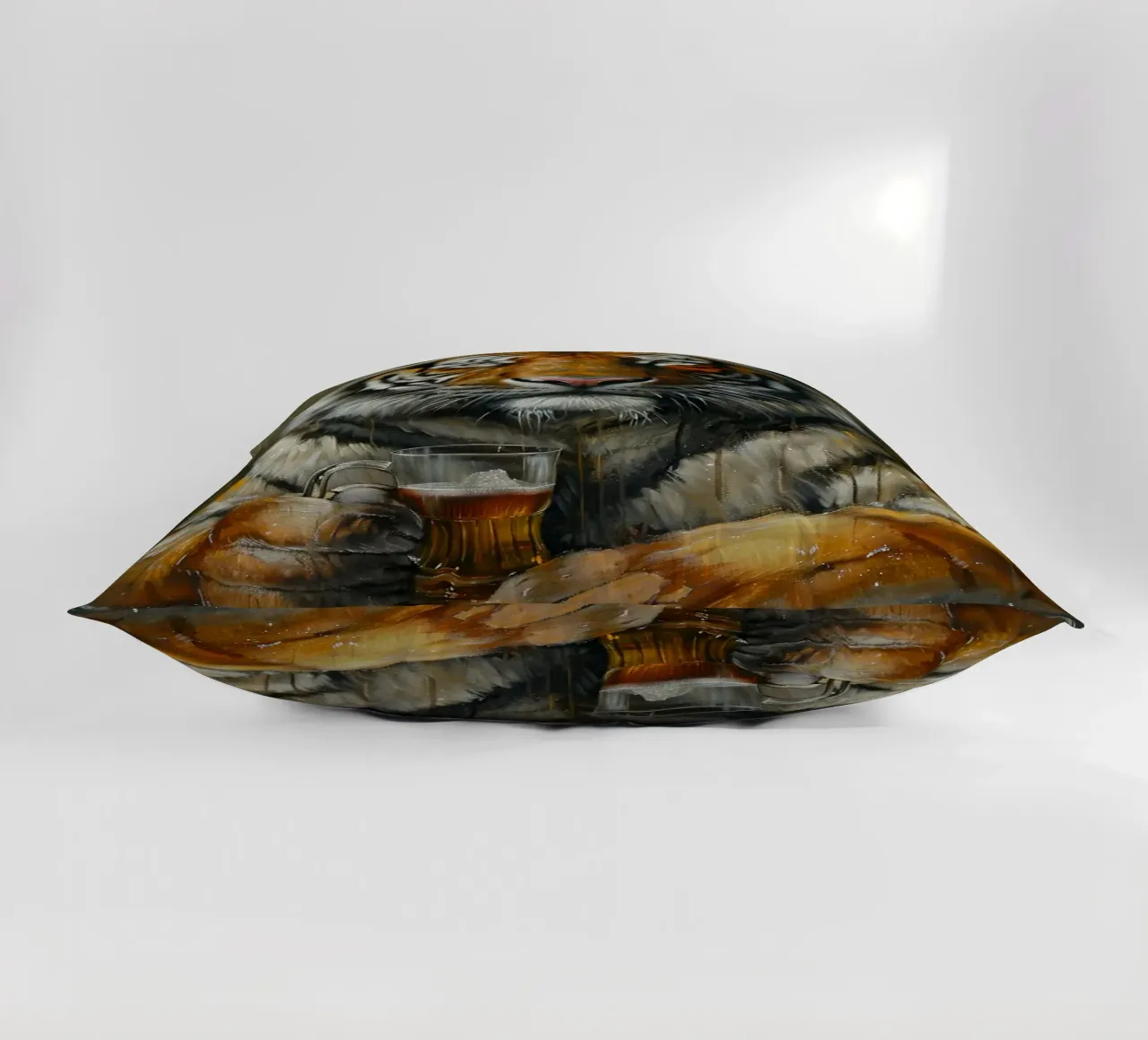 tigre che beve birra cuscino da Abstract Botanical Art
