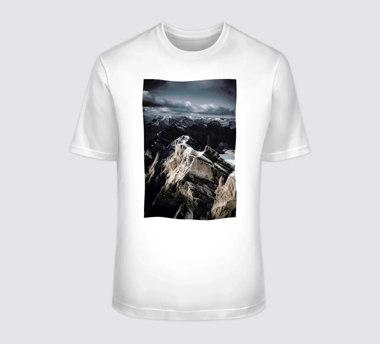 Stormy Mountains by @bokehm0n t-shirt da EyeEm Mobile GmbH