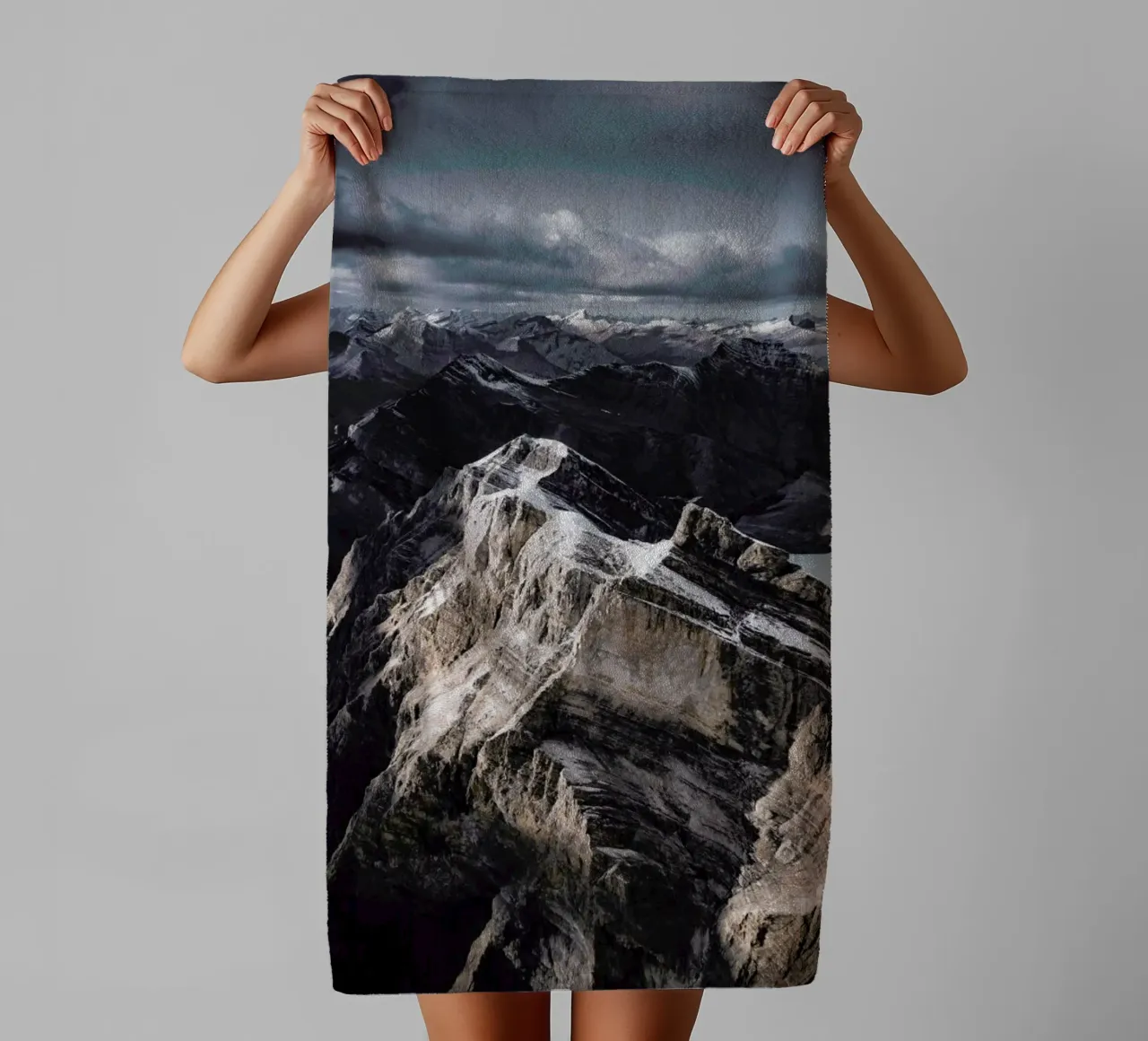 Stormy Mountains by @bokehm0n asciugamano da bagno da EyeEm Mobile GmbH