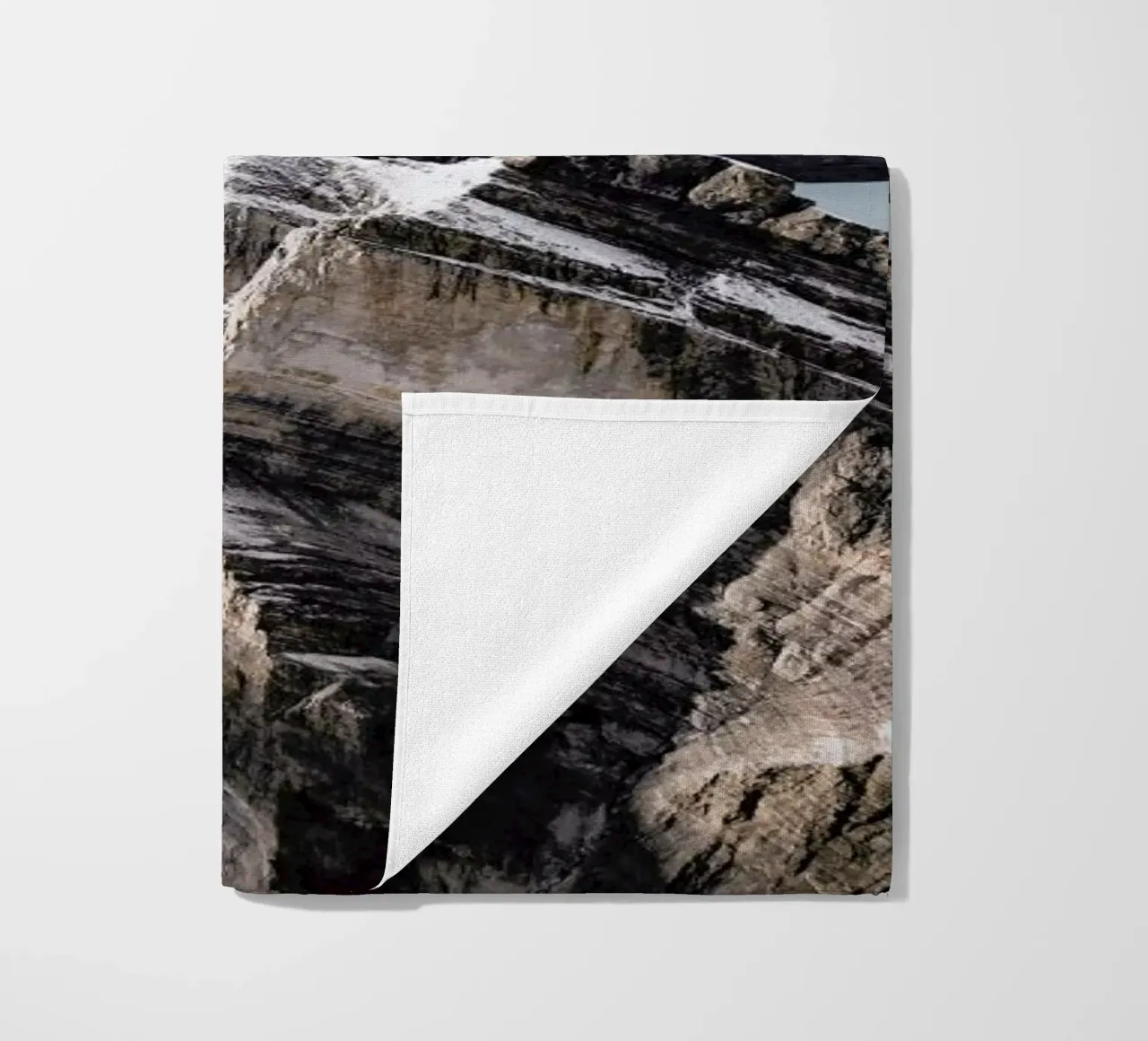 Stormy Mountains by @bokehm0n telo mare da EyeEm Mobile GmbH