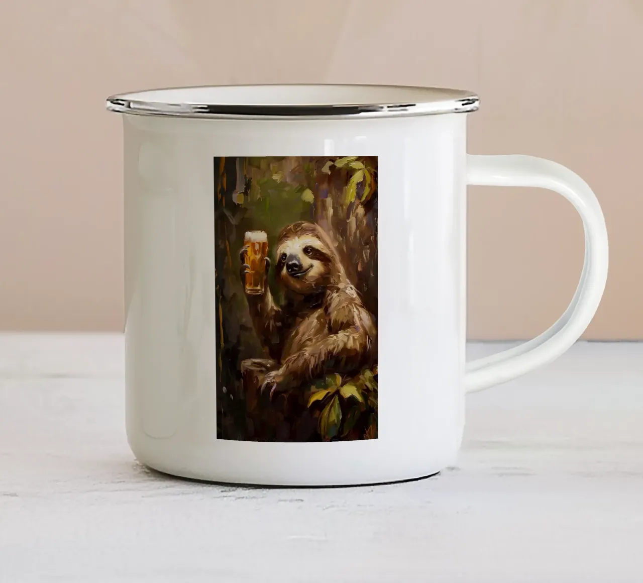 bradipo che beve birra tazza in smalto da Abstract Botanical Art