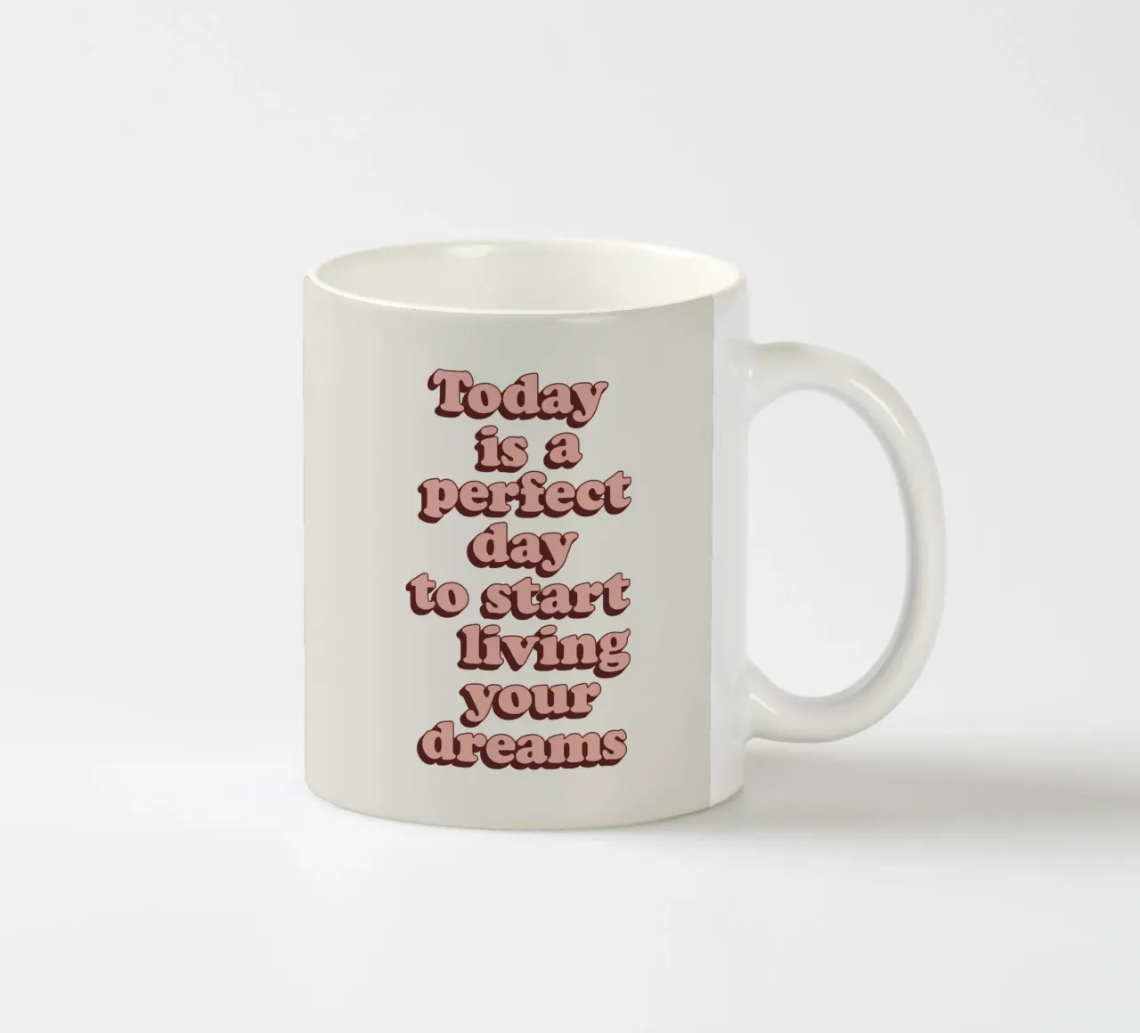 Oggi è il giorno perfetto per iniziare a vivere i propri sogni tazza in ceramica da THE MOTIVATED TYPE