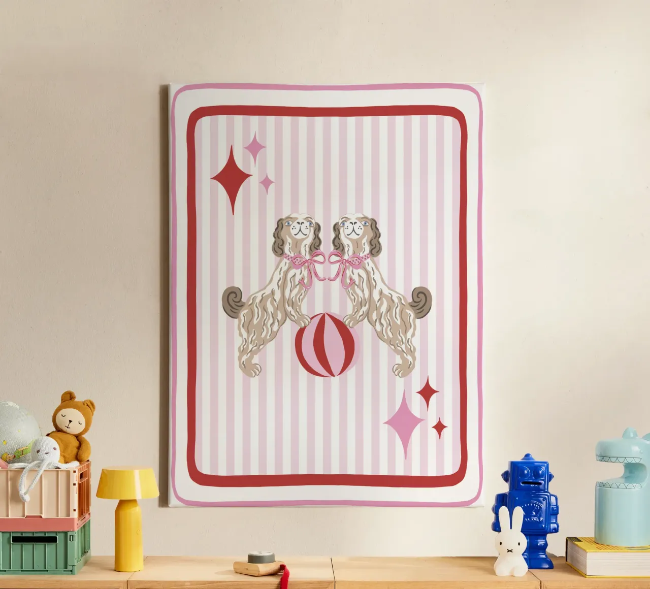 Staffordshire dogs with beach ball in pink and red tela con Cornice a cassetta da Vivdesign