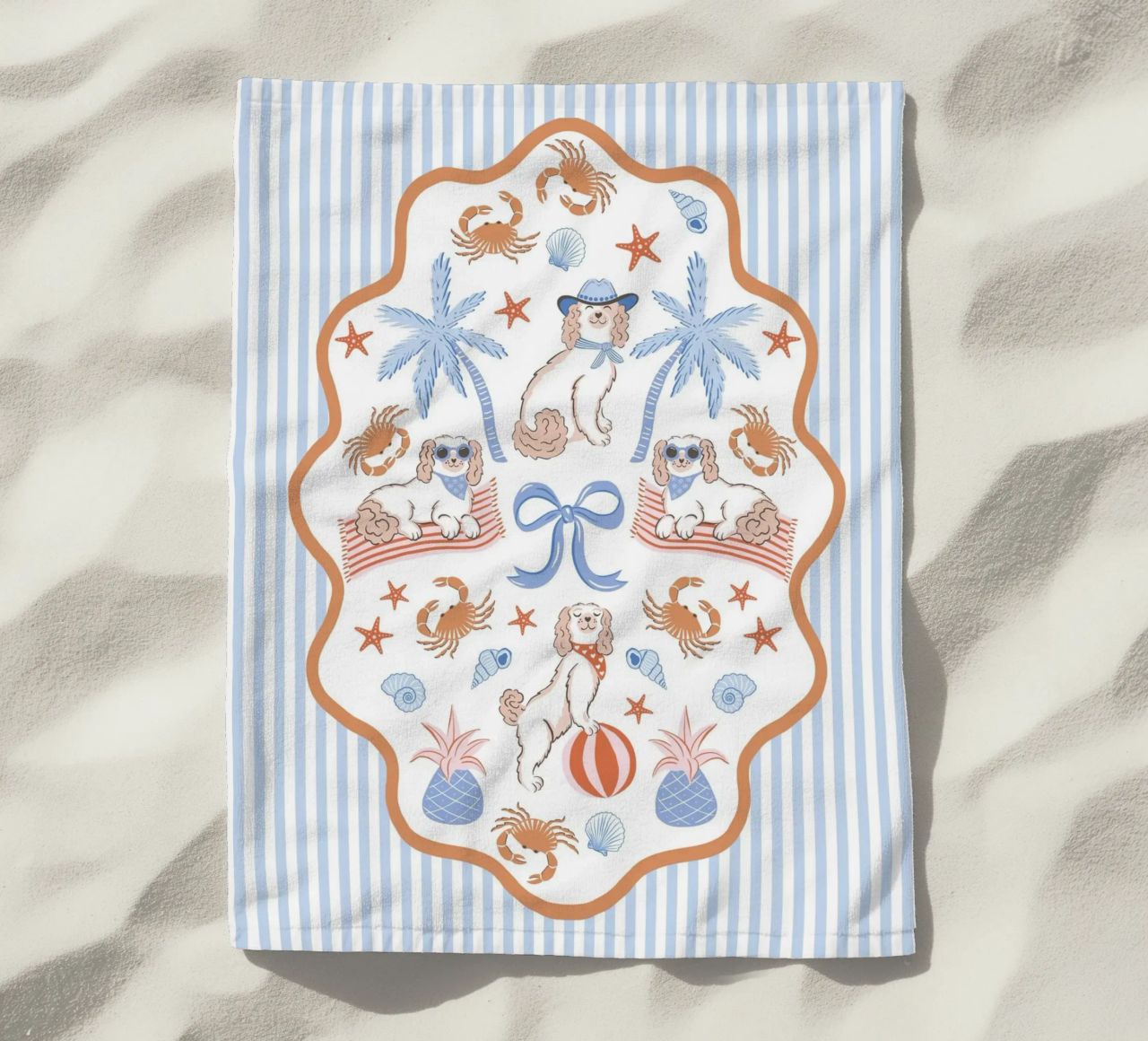 Doodle dogs on the beach - blue and orange serviette de plage de Vivdesign