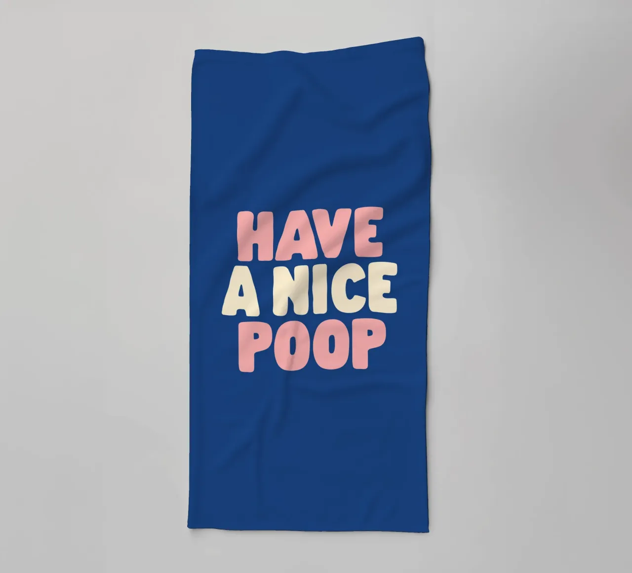 Have a Nice Poop Badezimmer Wanddekor in Pfirsich Blau Handtuch von THE MOTIVATED TYPE