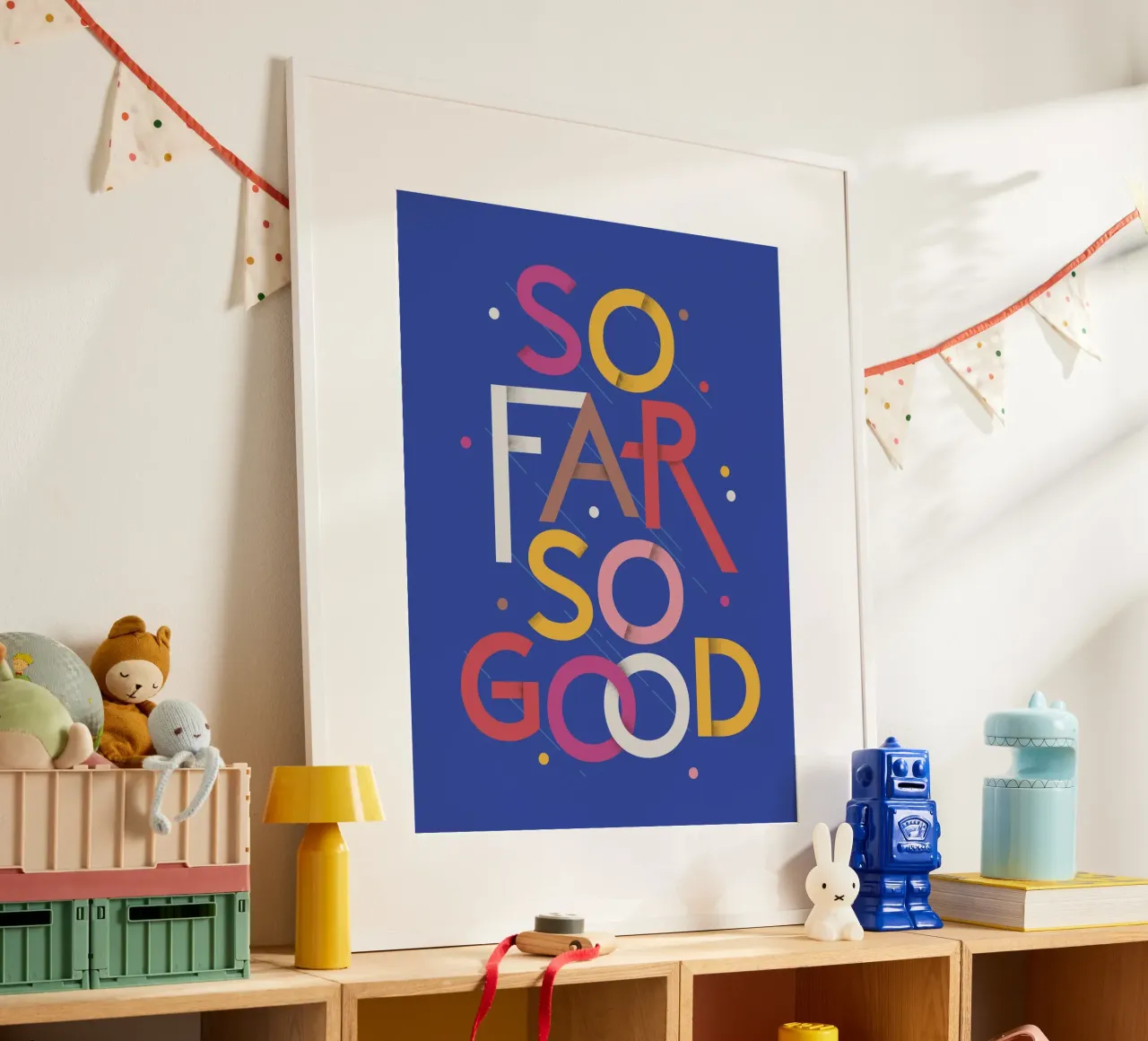 So Far So Good – Vibrant Quote Poster poster con telaio in legno da showmemars