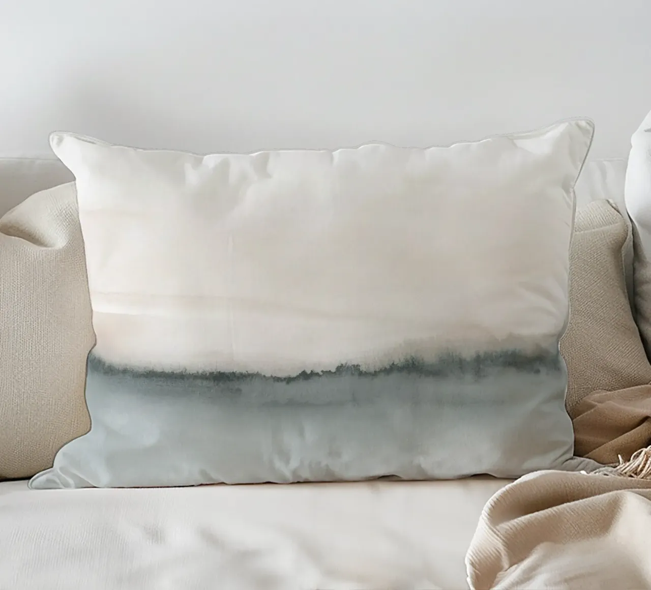 Paesaggio acquerellato - Corallo tenue e grigio bluastro cuscino da NouveauPrints