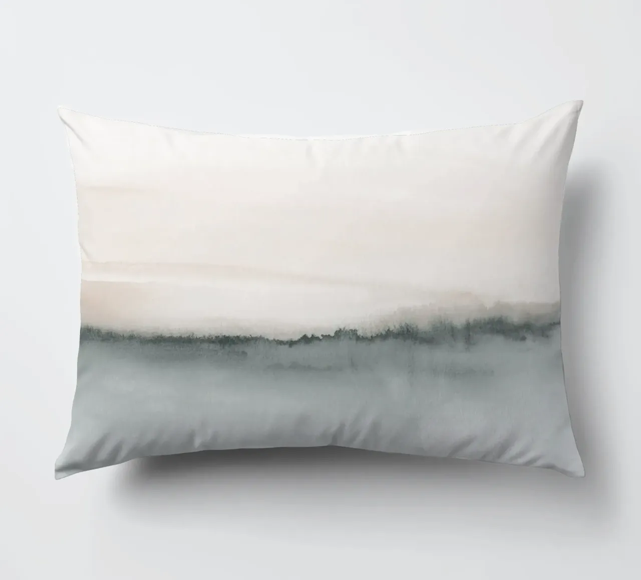 Paesaggio acquerellato - Corallo tenue e grigio bluastro cuscino da NouveauPrints