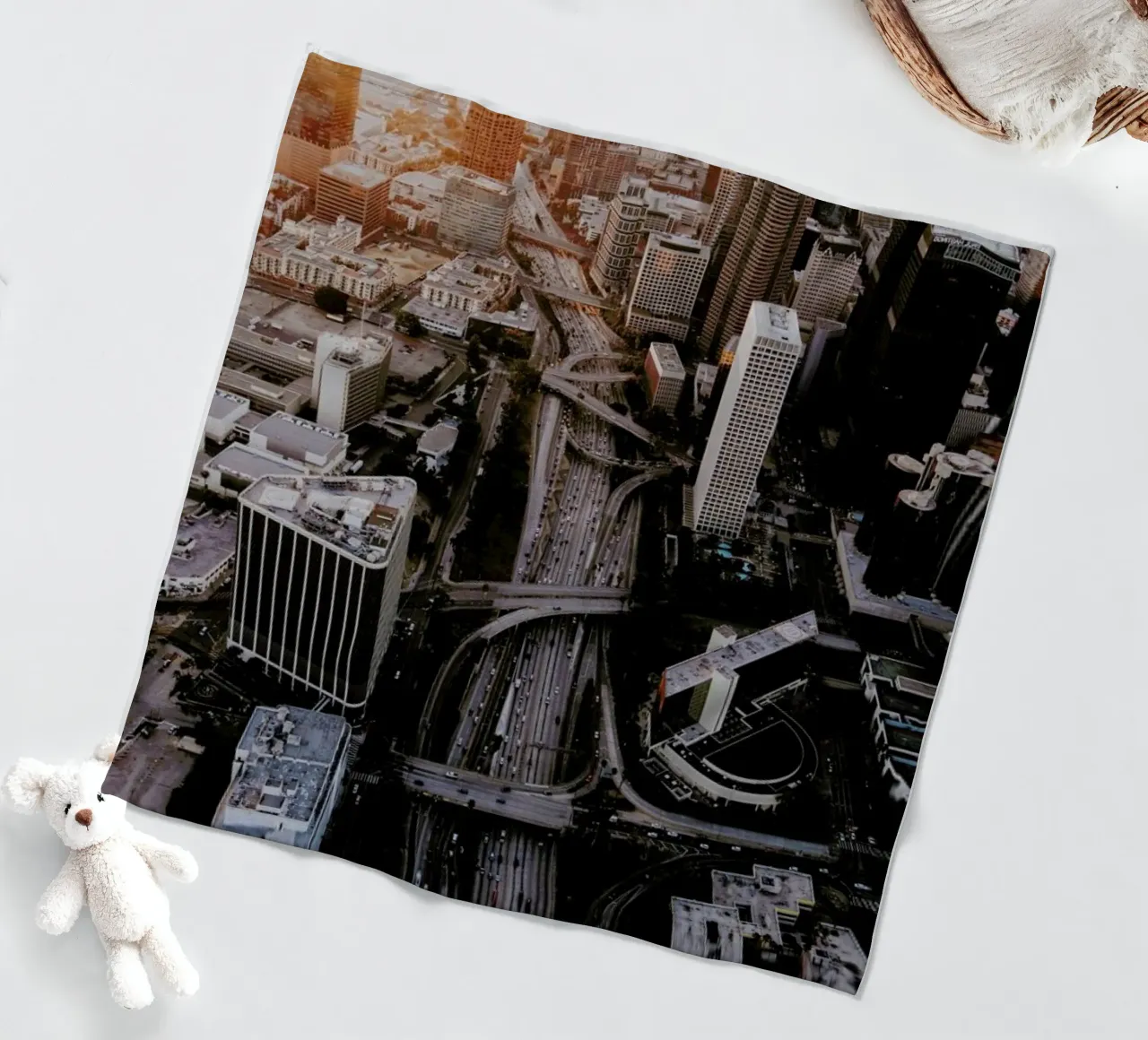 The Early Bird coperta in pile da METROPOLIS