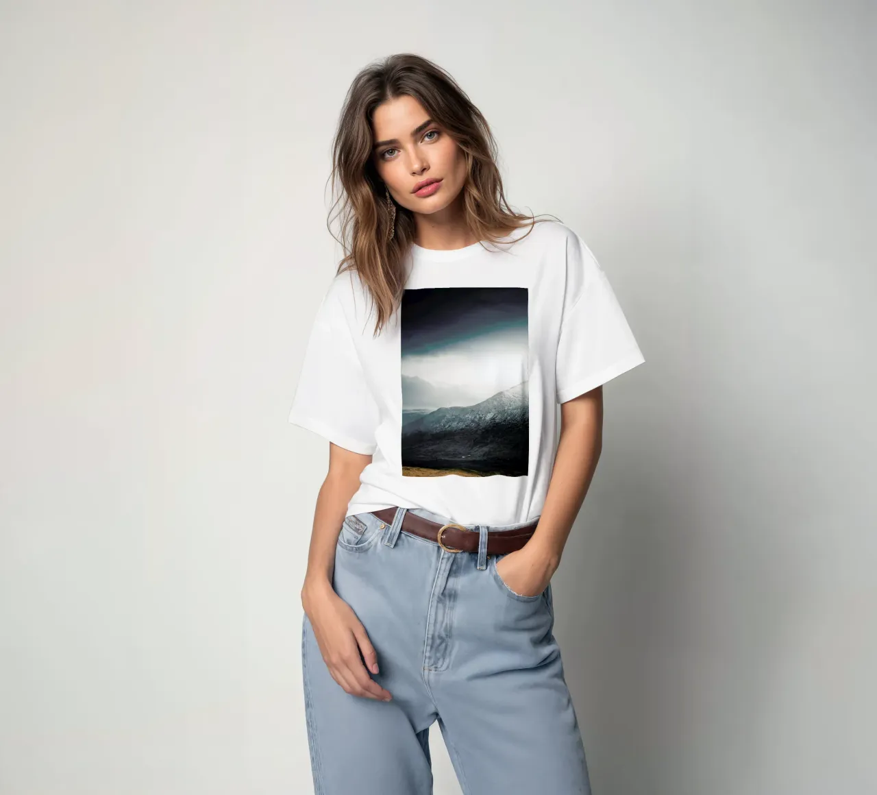 Sunlight Breaks Through by @nilsleithold t-shirt da EyeEm Mobile GmbH