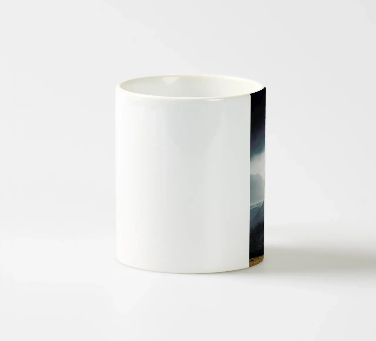 Sunlight Breaks Through by @nilsleithold mug en céramique de EyeEm Mobile GmbH