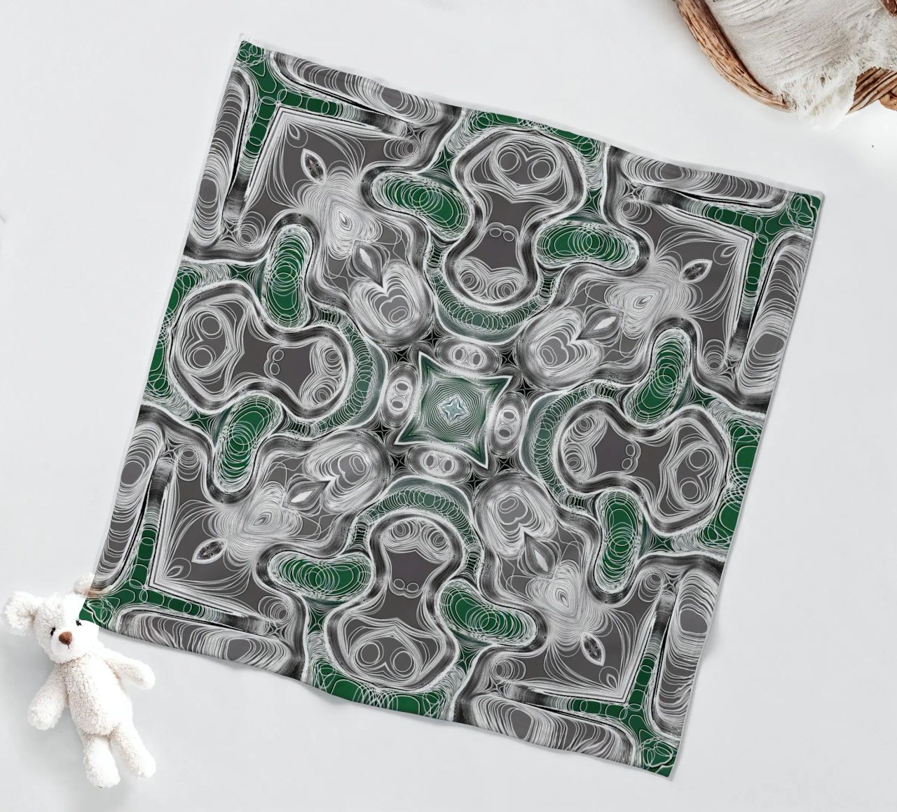Caleidoscopio in grigio/verde con linee e forme complesse coperta in pile da Gürsel Yesil Digital Art