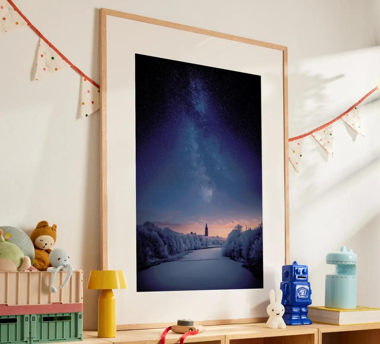 Night Sky in Turku, Finland poster con telaio in legno da EyeEm Mobile GmbH