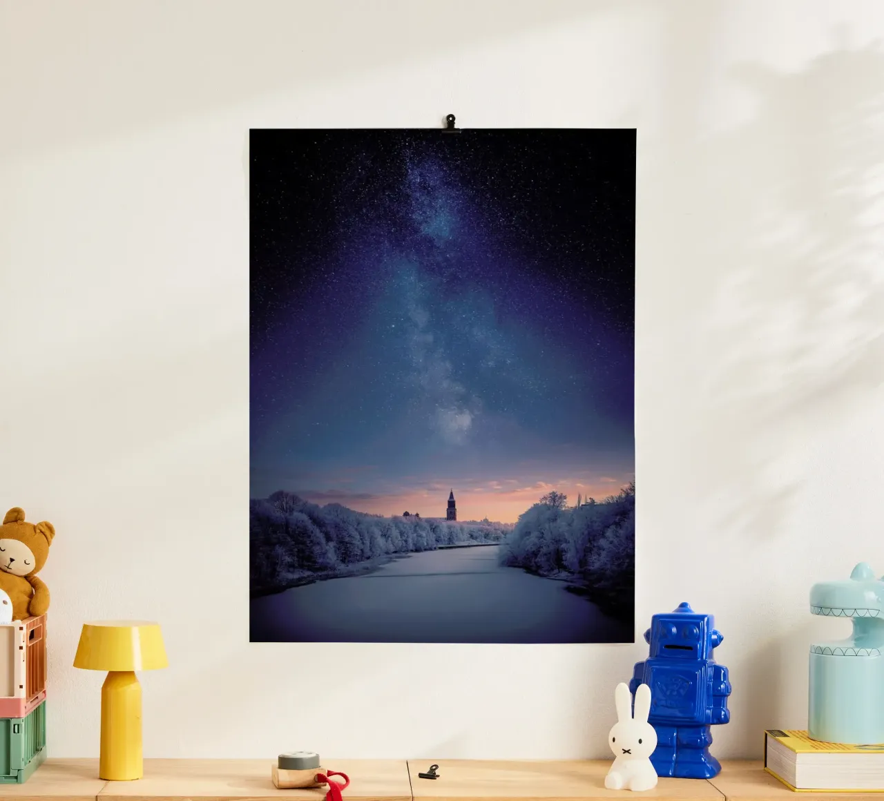 Night Sky in Turku, Finland poster con telaio in legno da EyeEm Mobile GmbH
