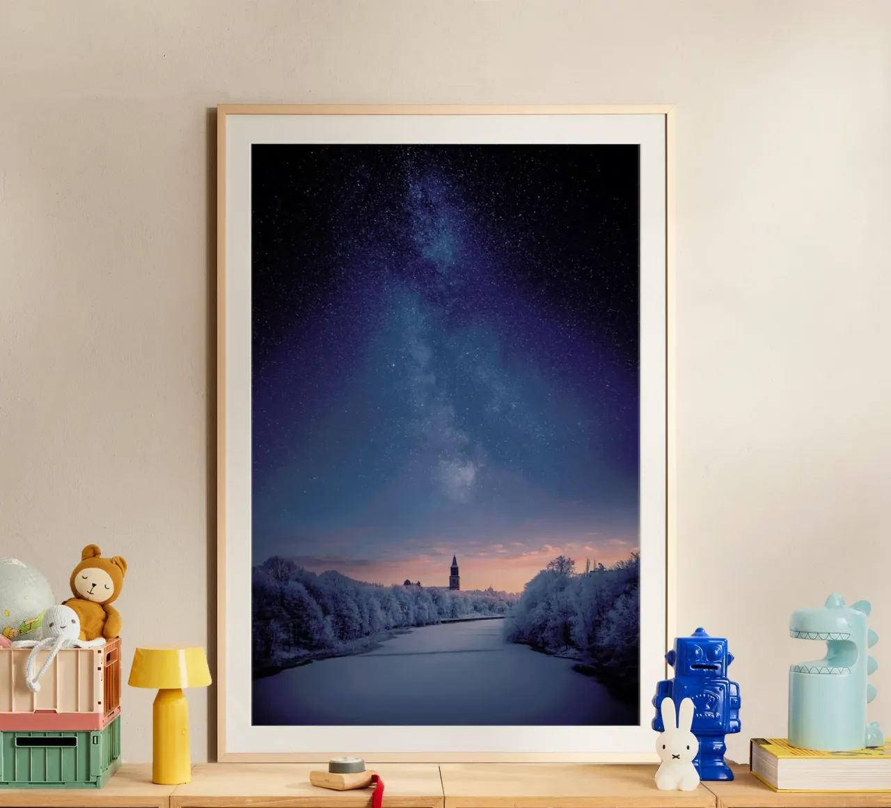 Night Sky in Turku, Finland poster con telaio in legno da EyeEm Mobile GmbH