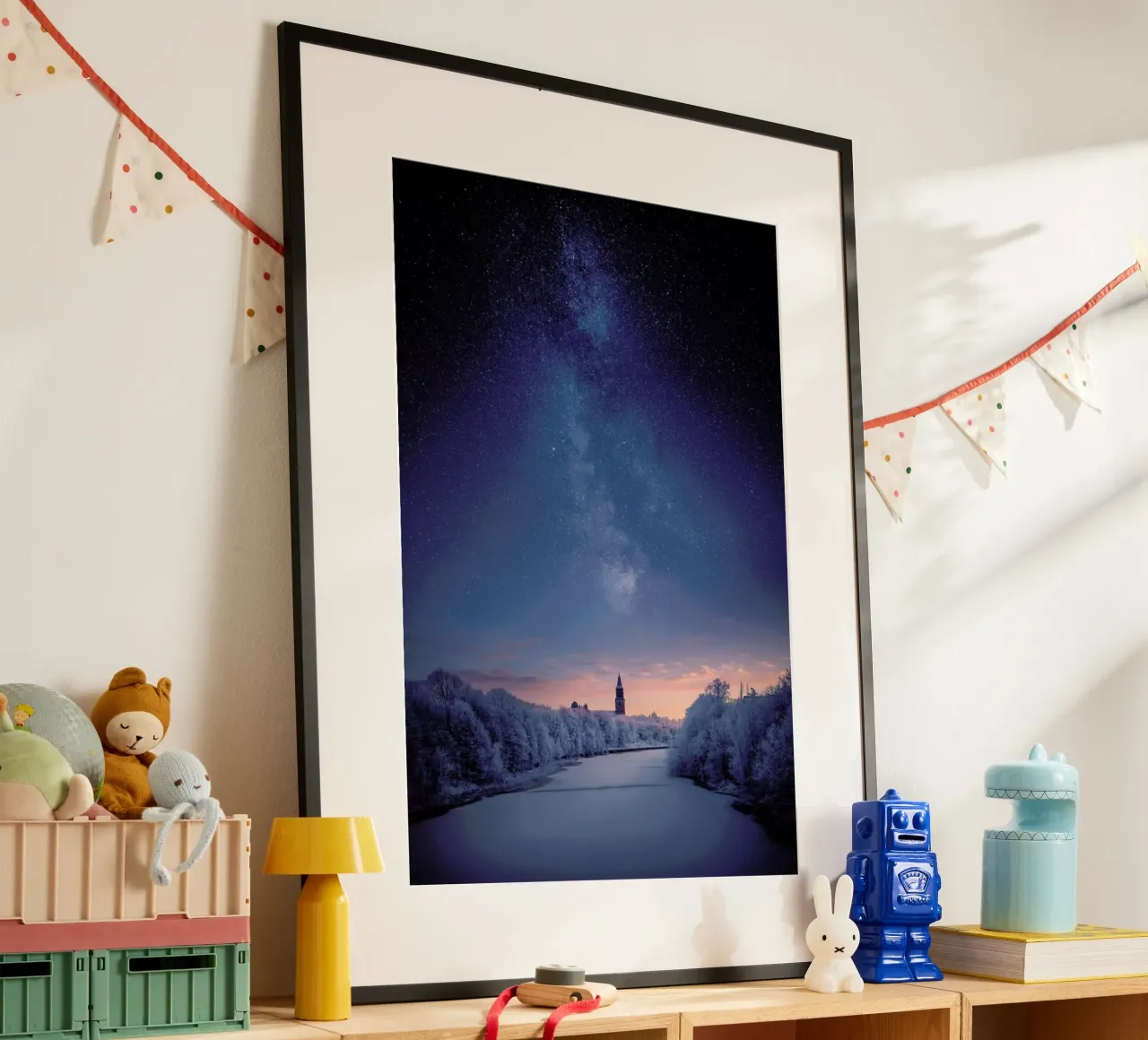Night Sky in Turku, Finland poster con telaio in legno da EyeEm Mobile GmbH
