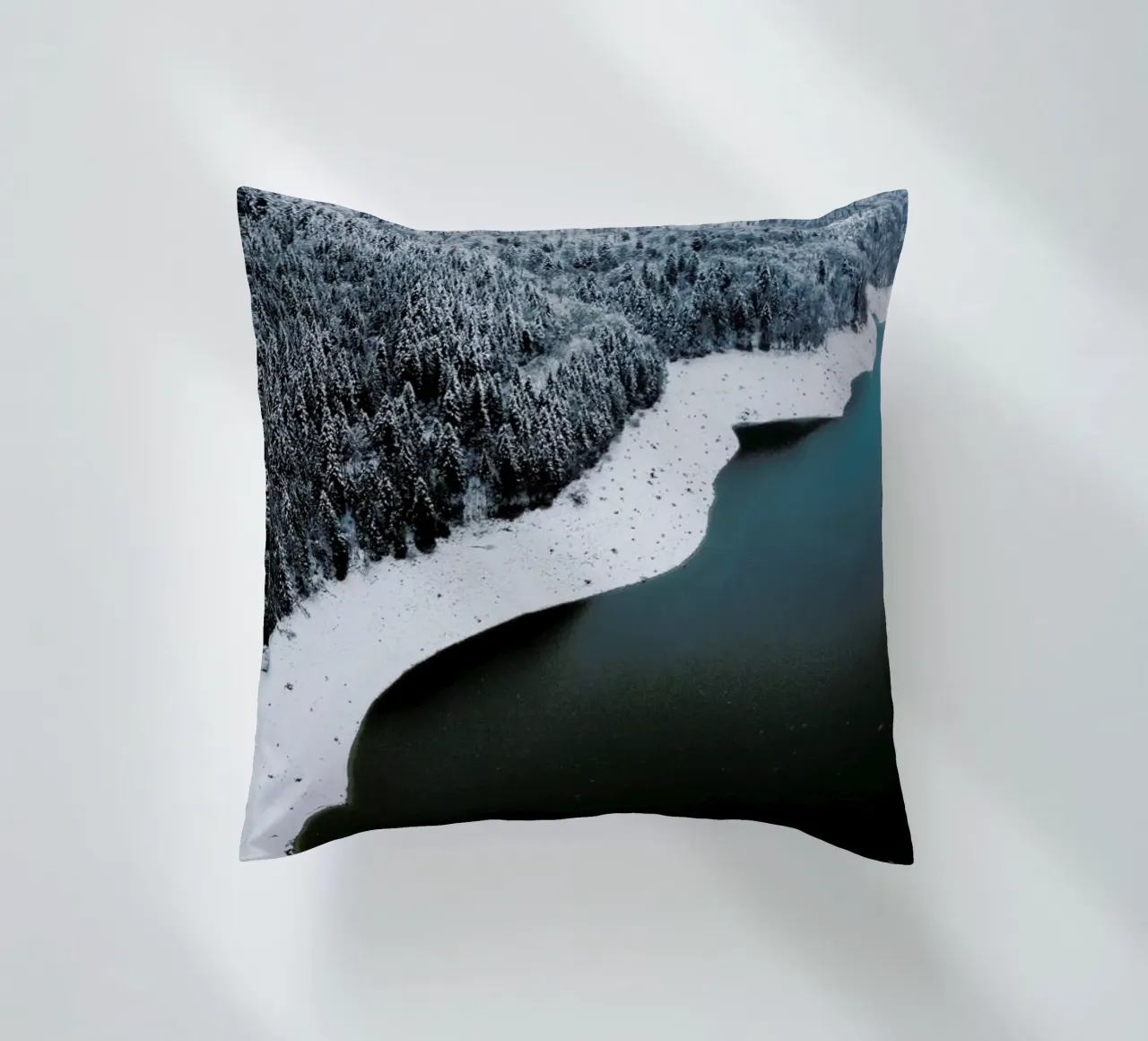 Snowy Banks cuscino da METROPOLIS