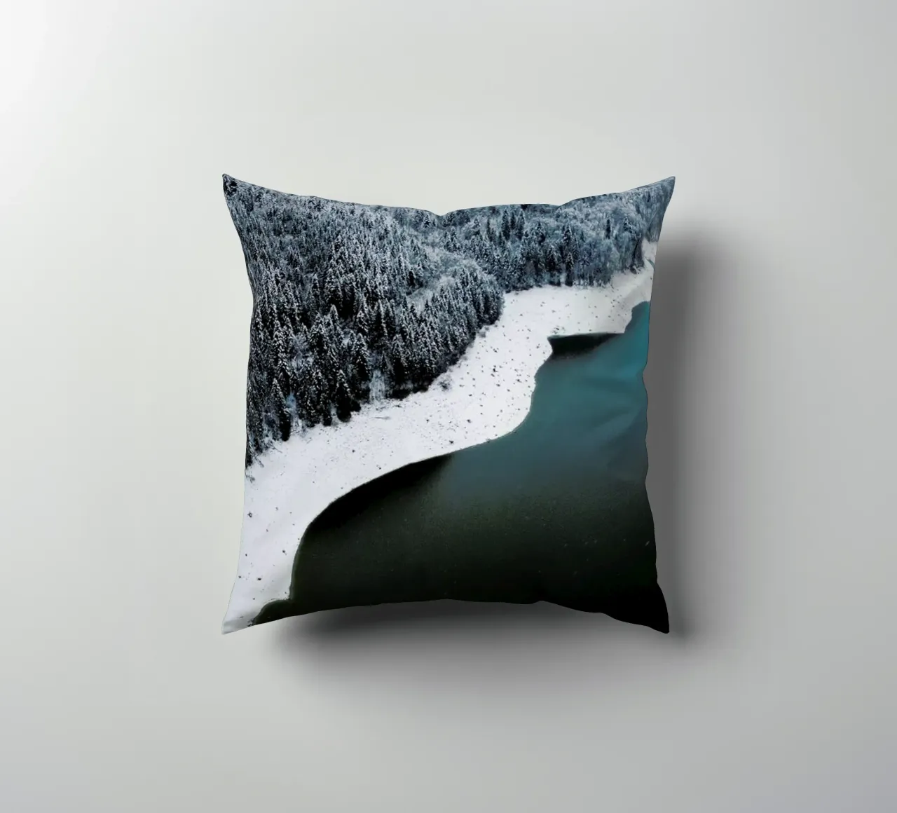Snowy Banks cuscino da METROPOLIS