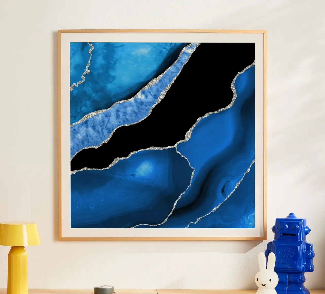 Texture Agata blu reale e argento 01 poster con telaio in legno da Gemstone Textures