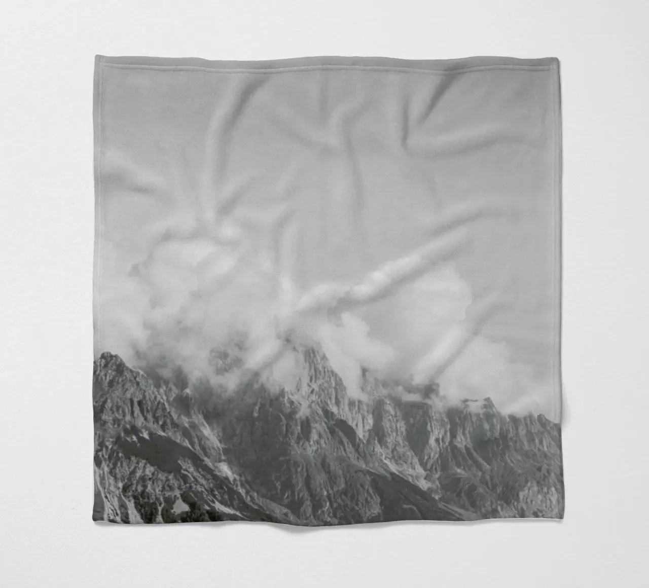 Clouds Forming 4 coperta in pile da Nur Mut