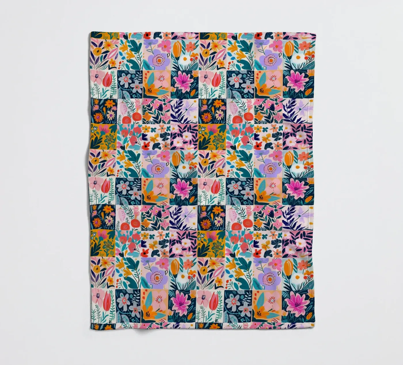 Floral Patchwork Fleecedecke von Sunflower Soul Studio