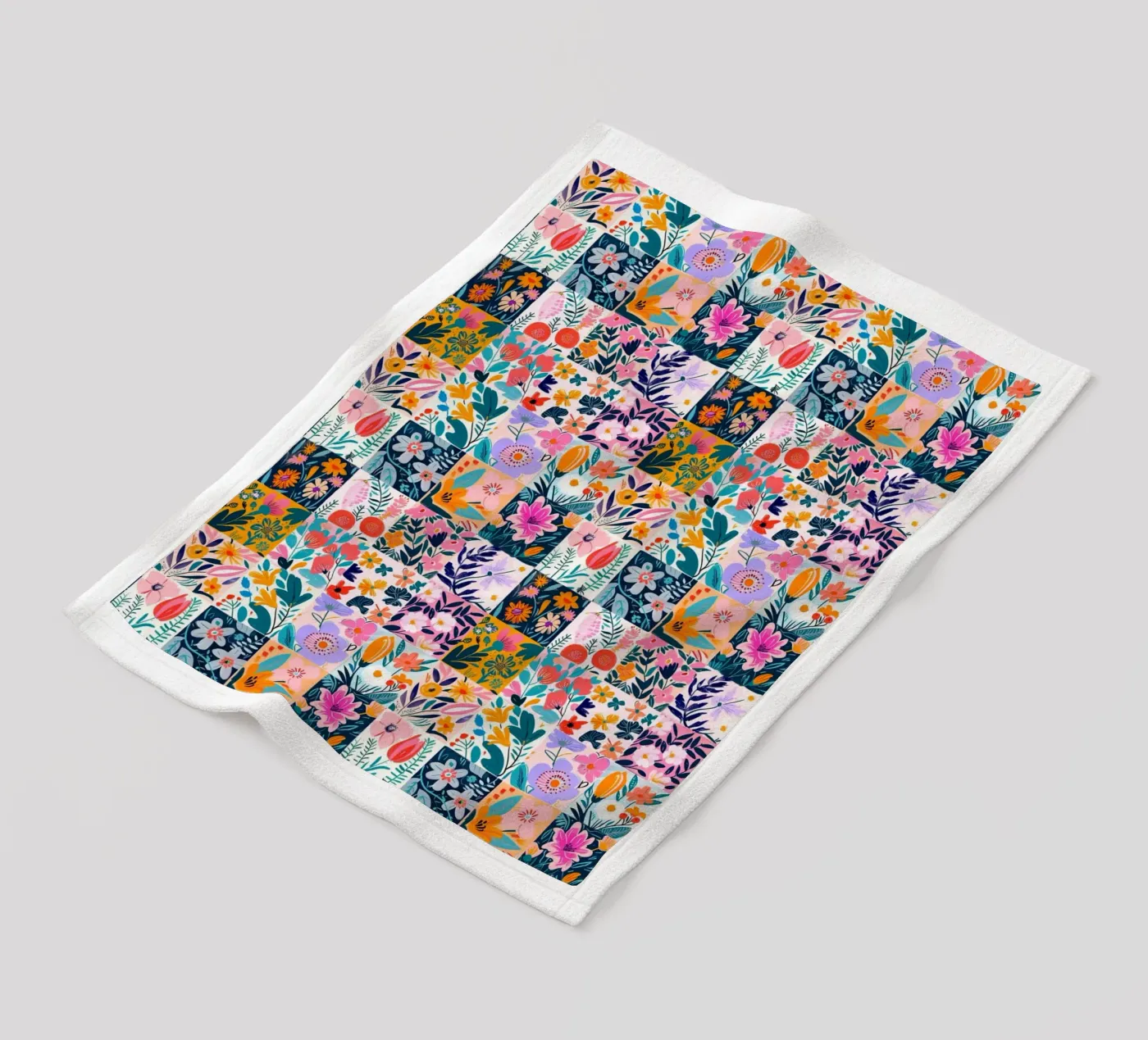 Floral Patchwork Fleecedecke von Sunflower Soul Studio