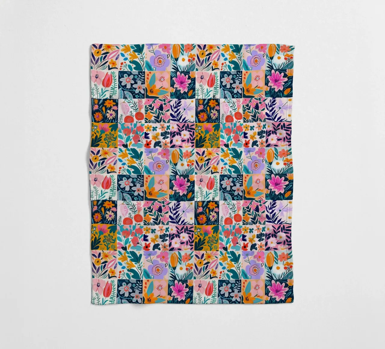 Floral Patchwork Fleecedecke von Sunflower Soul Studio